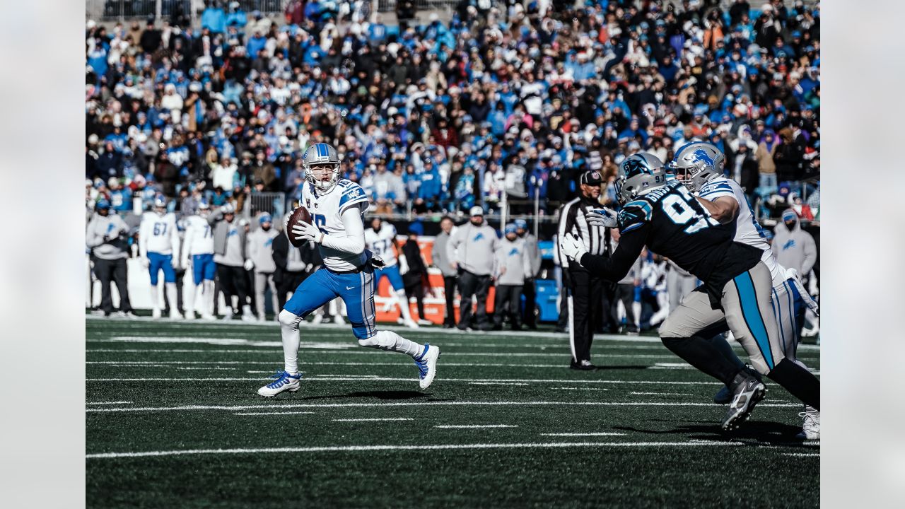 CHARLOTTE, NC - DECEMBER 24: Detroit Lions quarterback Jared Goff (16)  during an NFL football game between the Detroit Lions and the Carolina  Panthers on December 24, 2022, at Bank of America