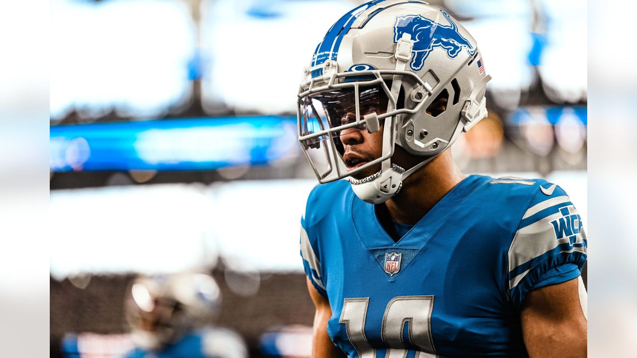 Lions' Amon-Ra St. Brown ruled out with concussion after taking big hit vs.  Cowboys