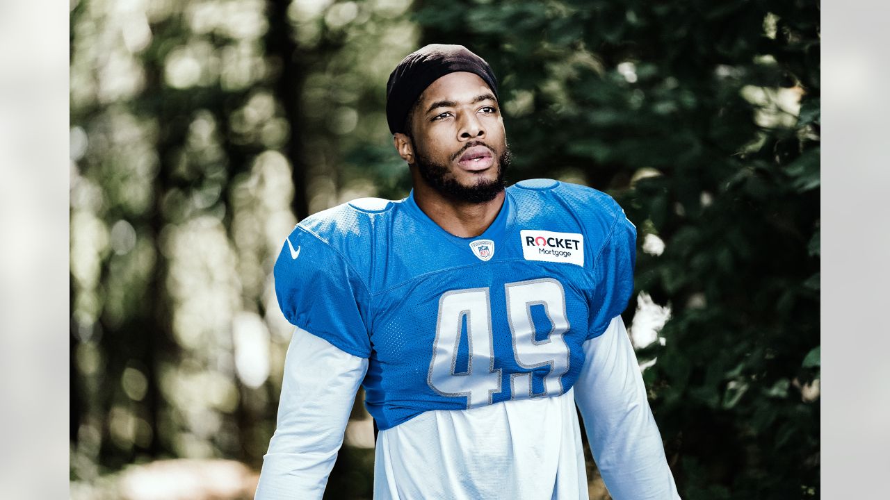 Lions fans love rookie LB Malcolm Rodriguez and his pregame outfit