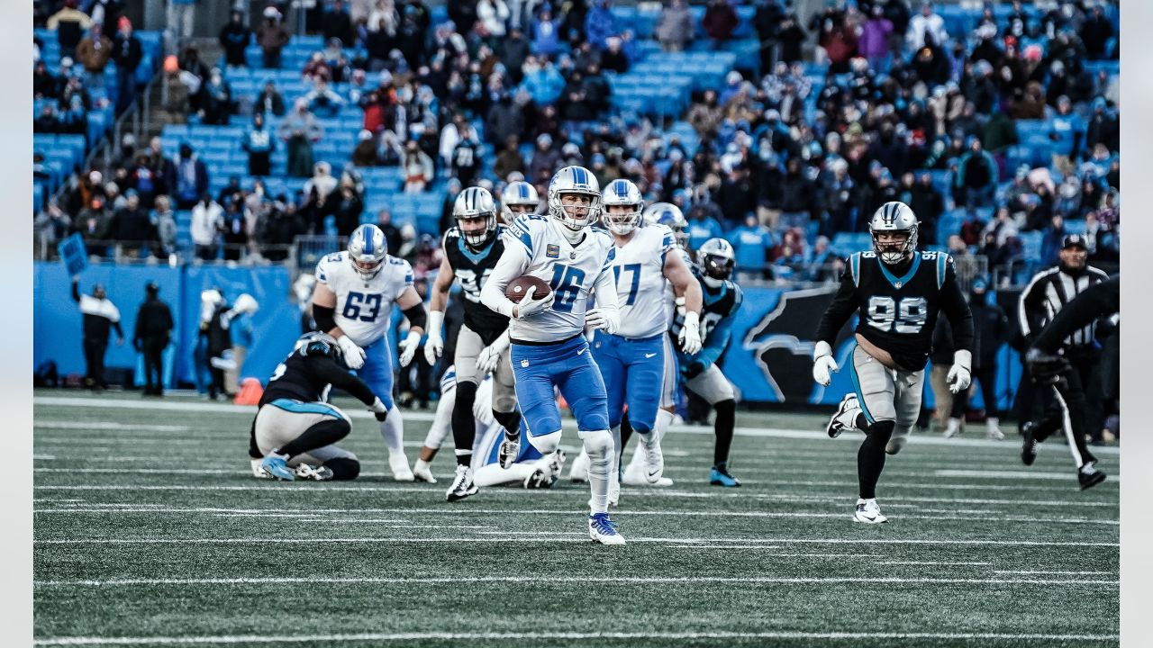 Carolina Panthers quarterback Bryce Young (9) runs with the ball against  the Detroit Lions during a preseason NFL football game Friday, Aug. 25,  2023, in Charlotte, N.C. (AP Photo/Jacob Kupferman Stock Photo - Alamy