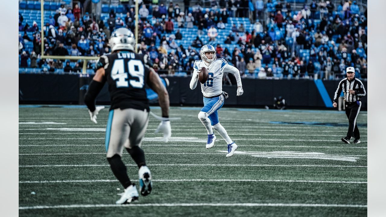 CHARLOTTE, NC - DECEMBER 24: Detroit Lions quarterback Jared Goff (16)  during an NFL football game between the Detroit Lions and the Carolina  Panthers on December 24, 2022, at Bank of America