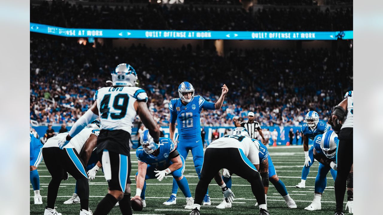 Detroit Lions running back Craig Reynolds (13) looks on against