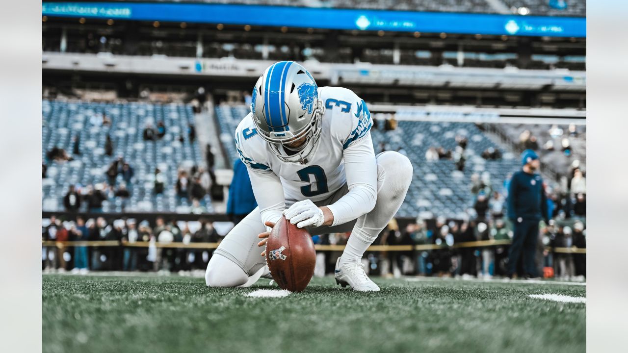 EAST RUTHERFORD, NJ - DECEMBER 18: Detroit Lions quarterback Jared Goff  (16) during the National Football League game between the New York Jets and  the Detroit Lions on December 18, 2022 at