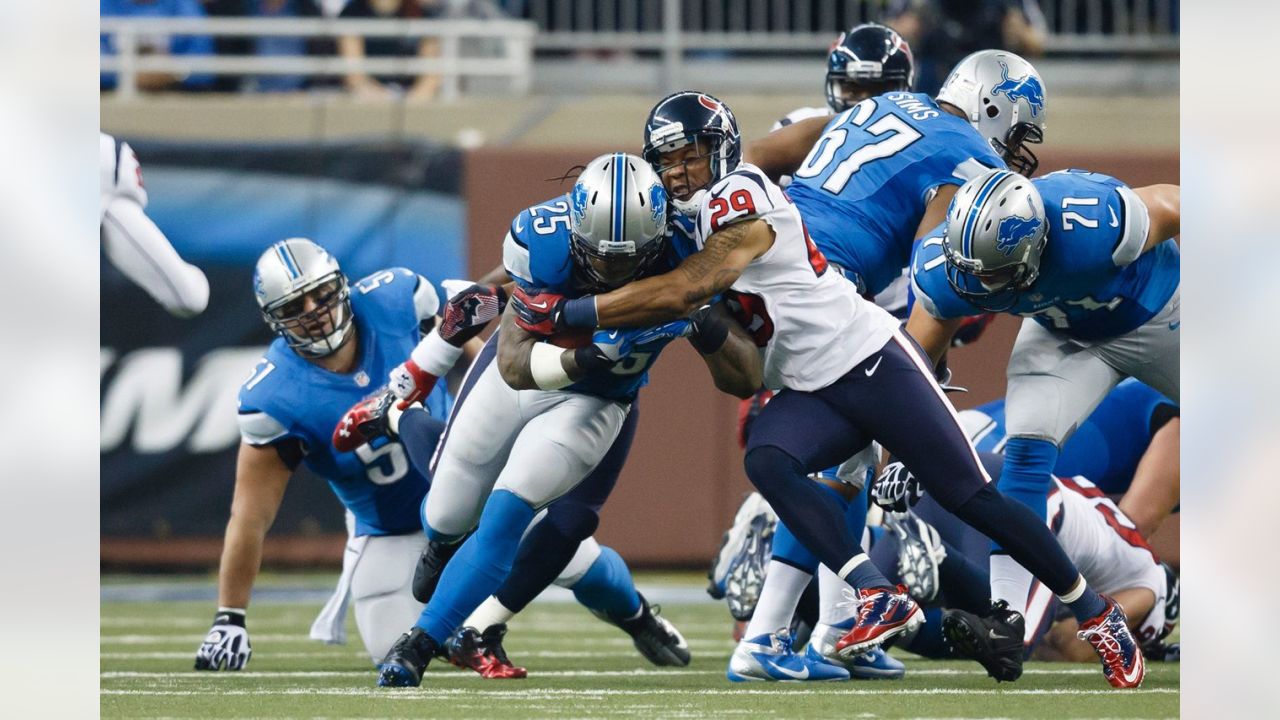 Detroit Lions' Quandre Diggs returns home, gives out school supplies