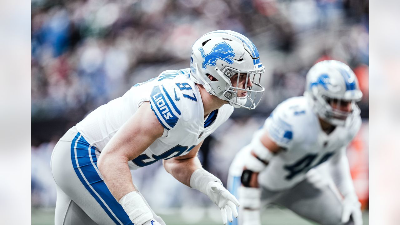 EAST RUTHERFORD, NJ - DECEMBER 18: Detroit Lions quarterback Jared Goff  (16) during the National Football League game between the New York Jets and  the Detroit Lions on December 18, 2022 at