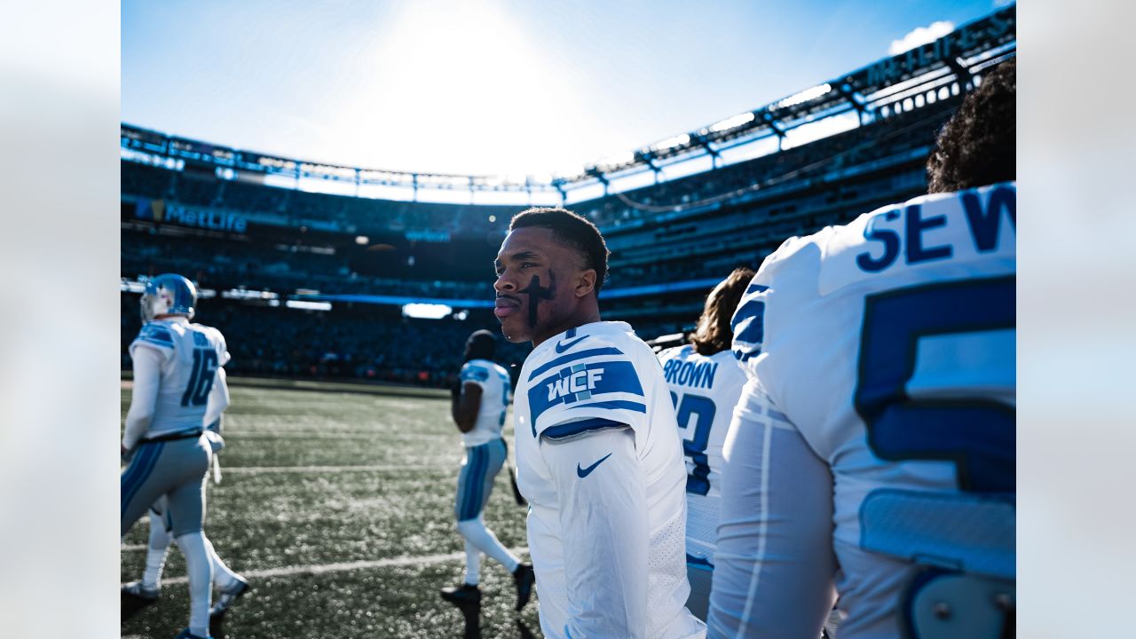 EAST RUTHERFORD, NJ - DECEMBER 18: Detroit Lions quarterback Jared Goff  (16) during the National Football League game between the New York Jets and  the Detroit Lions on December 18, 2022 at