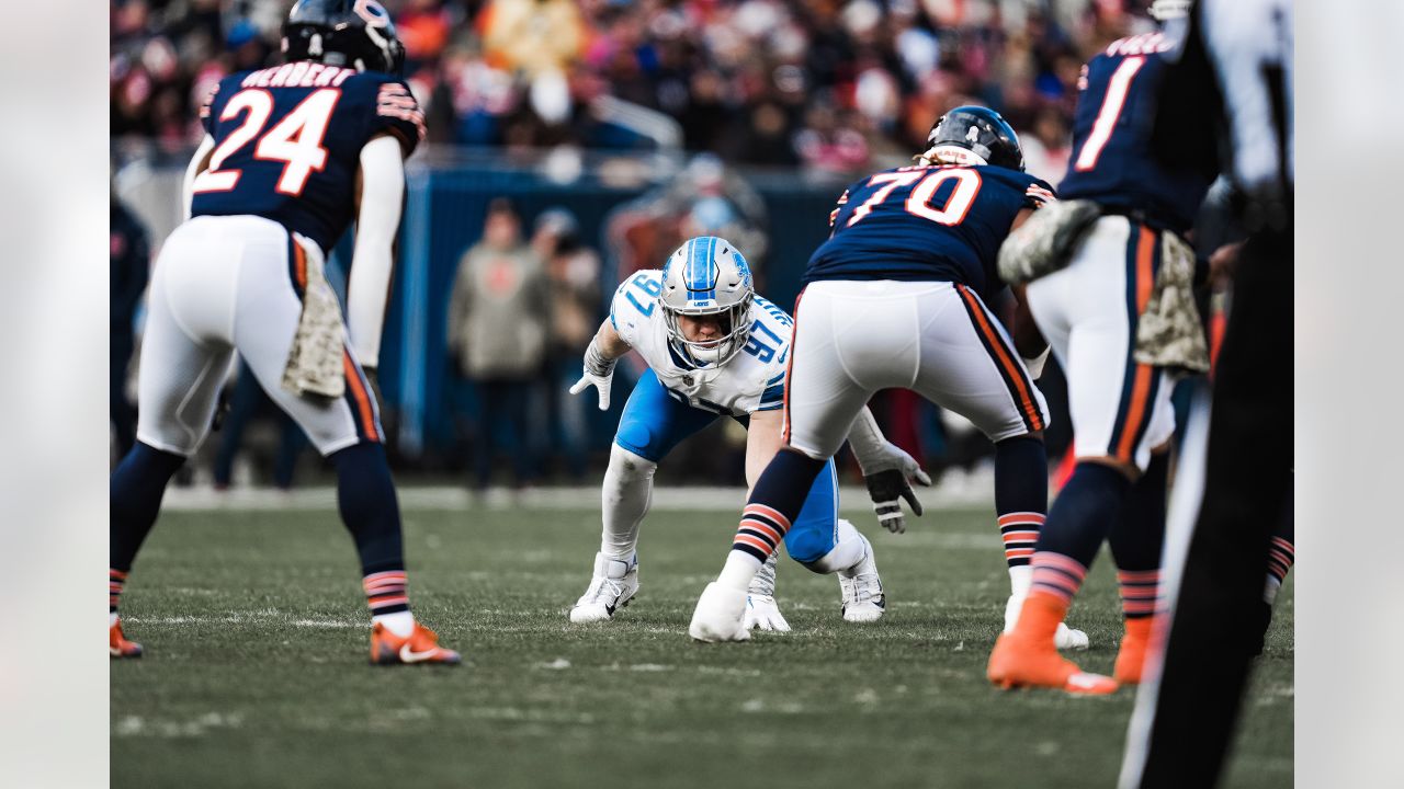 November 13, 2022: Chicago Bears #33 Jaylon Johnson tackles Lions #11 Kalif  Raymond during a game against the Detroit Lions in Chicago, IL. Mike  Wulf/CSM/Sipa USA(Credit Image: © Mike Wulf/Cal Sport Media/Sipa