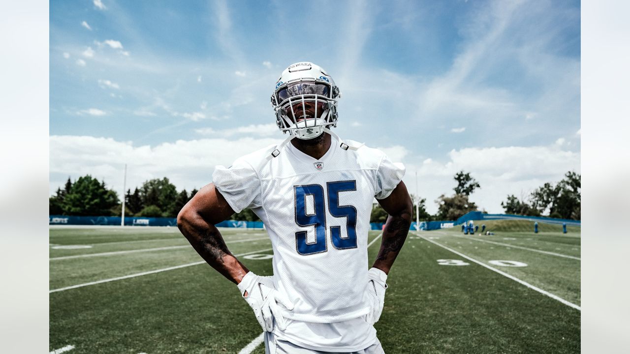 D'Andre Swift looking yoked up in Lions OTAs