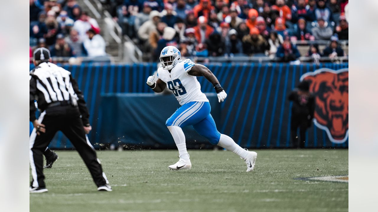 November 13, 2022: Chicago Bears #33 Jaylon Johnson tackles Lions #11 Kalif  Raymond during a game against the Detroit Lions in Chicago, IL. Mike  Wulf/CSM/Sipa USA(Credit Image: © Mike Wulf/Cal Sport Media/Sipa