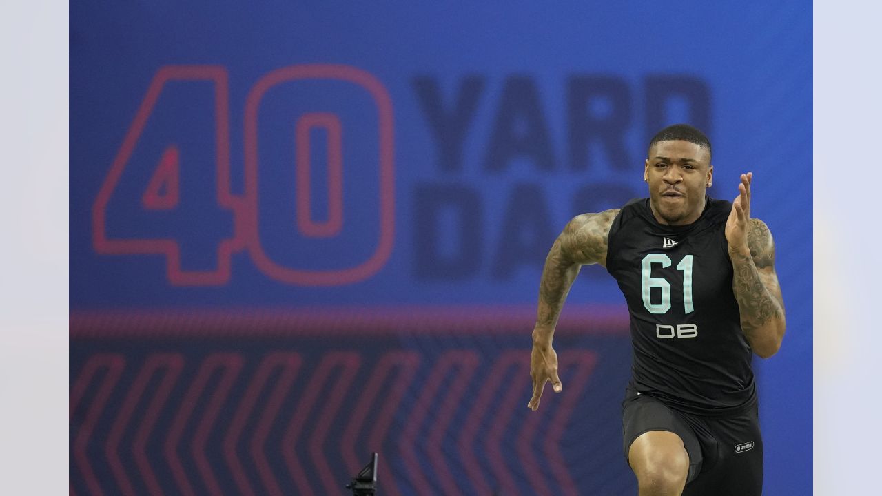 Defensive lineman Sam Williams runs official 4.46-second 40-yard dash at  2022 combine