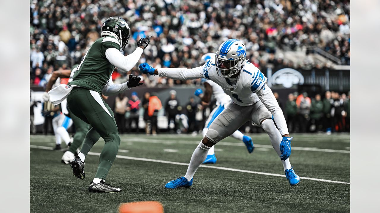 EAST RUTHERFORD, NJ - DECEMBER 18: Detroit Lions quarterback Jared Goff  (16) during the National Football League game between the New York Jets and  the Detroit Lions on December 18, 2022 at