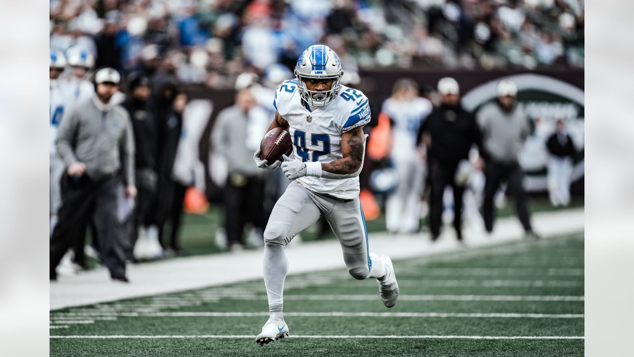 EAST RUTHERFORD, NJ - DECEMBER 18: Detroit Lions quarterback Jared Goff  (16) during the National Football League game between the New York Jets and  the Detroit Lions on December 18, 2022 at