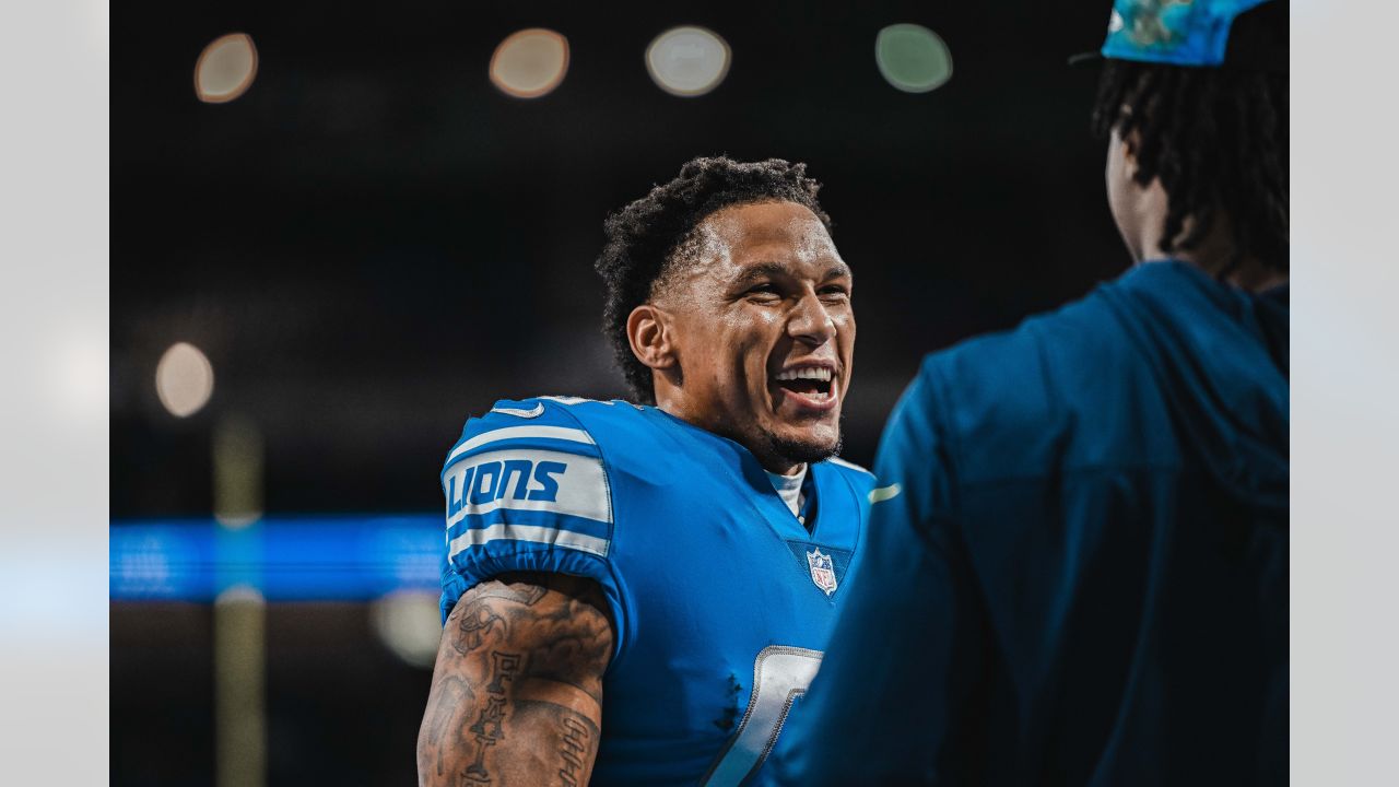 Detroit Lions running back Craig Reynolds (46) warms-up before the