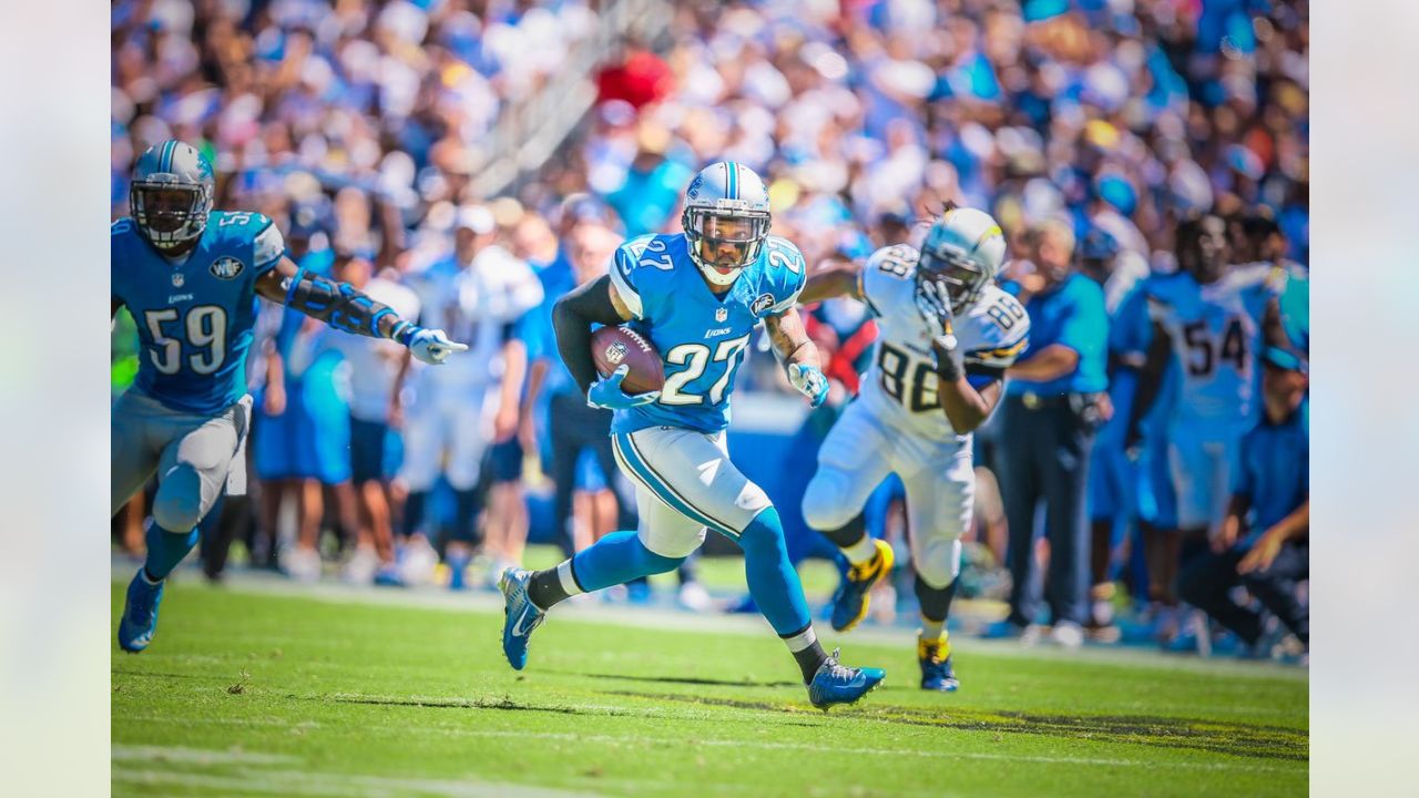 Detroit Lions' Quandre Diggs returns home, gives out school supplies