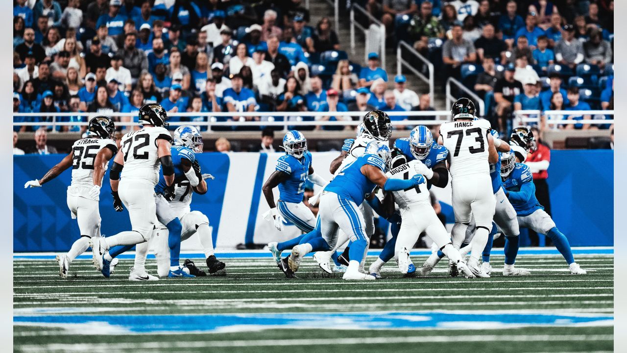 East Rutherford, NJ. 18/12/2022, Detroit Lions quarterback Jared Goff (16)  looks to pass during a NFL game against the New York Jets on Sunday, Dec. 18,  2022. Duncan Williams/CSM Stock Photo - Alamy