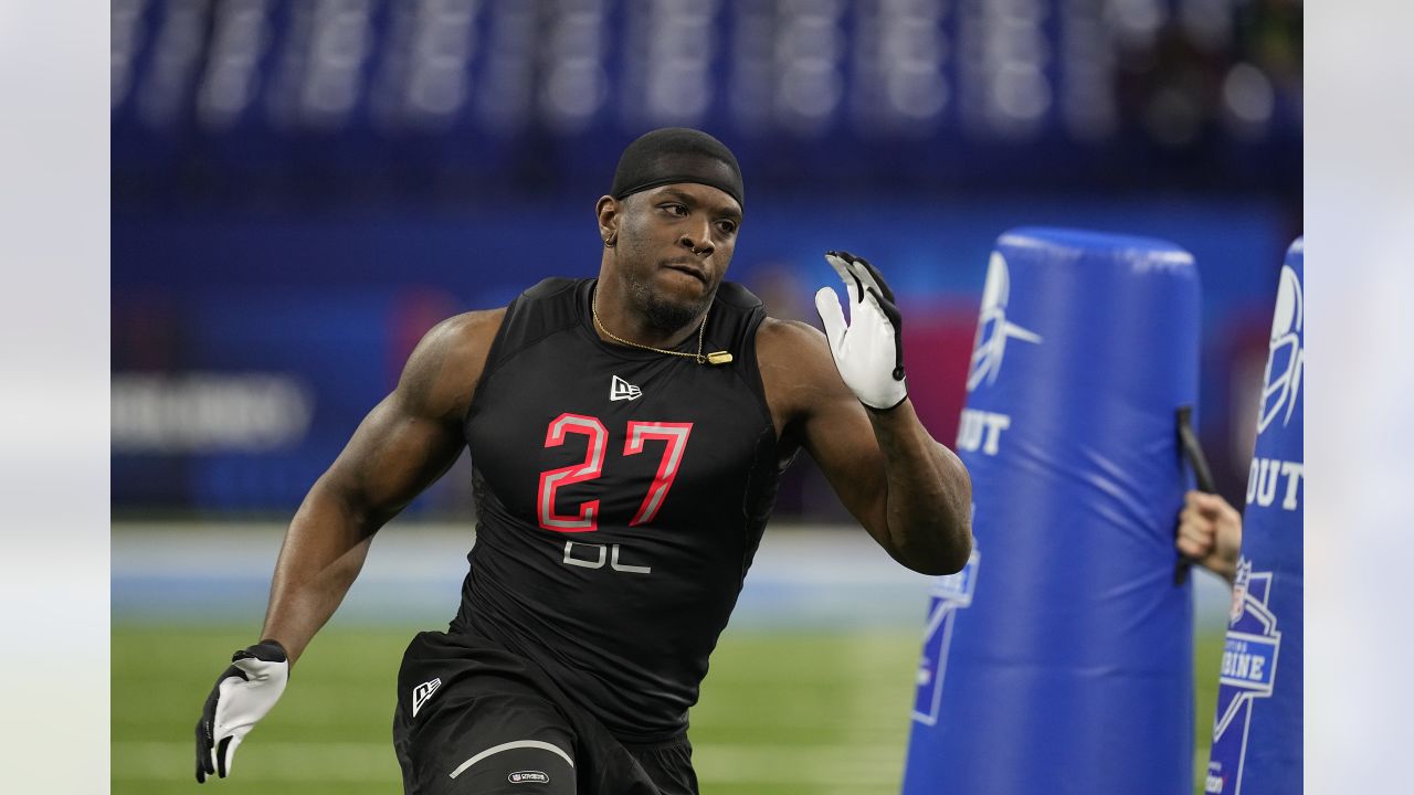 Georgia Tech defensive back Juanyeh Thomas runs the 40-yard dash at the NFL  football scouting combine, Sunday, March 6, 2022, in Indianapolis. (AP  Photo/Charlie Neibergall Stock Photo - Alamy