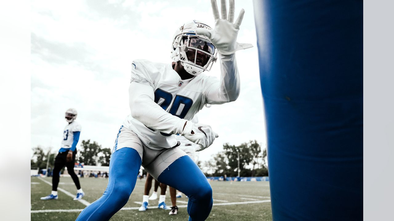 D'Andre Swift looking yoked up in Lions OTAs