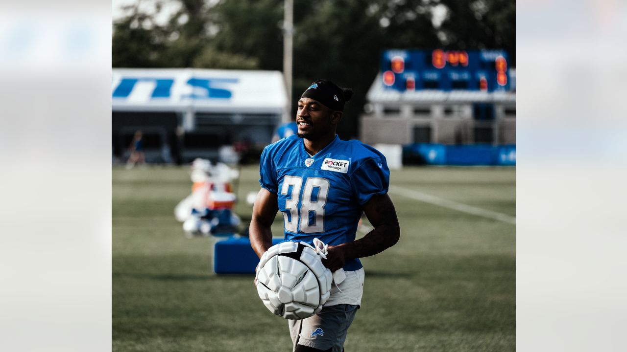 Lions rookie James Houston earns praise from former All-Pro offensive  lineman