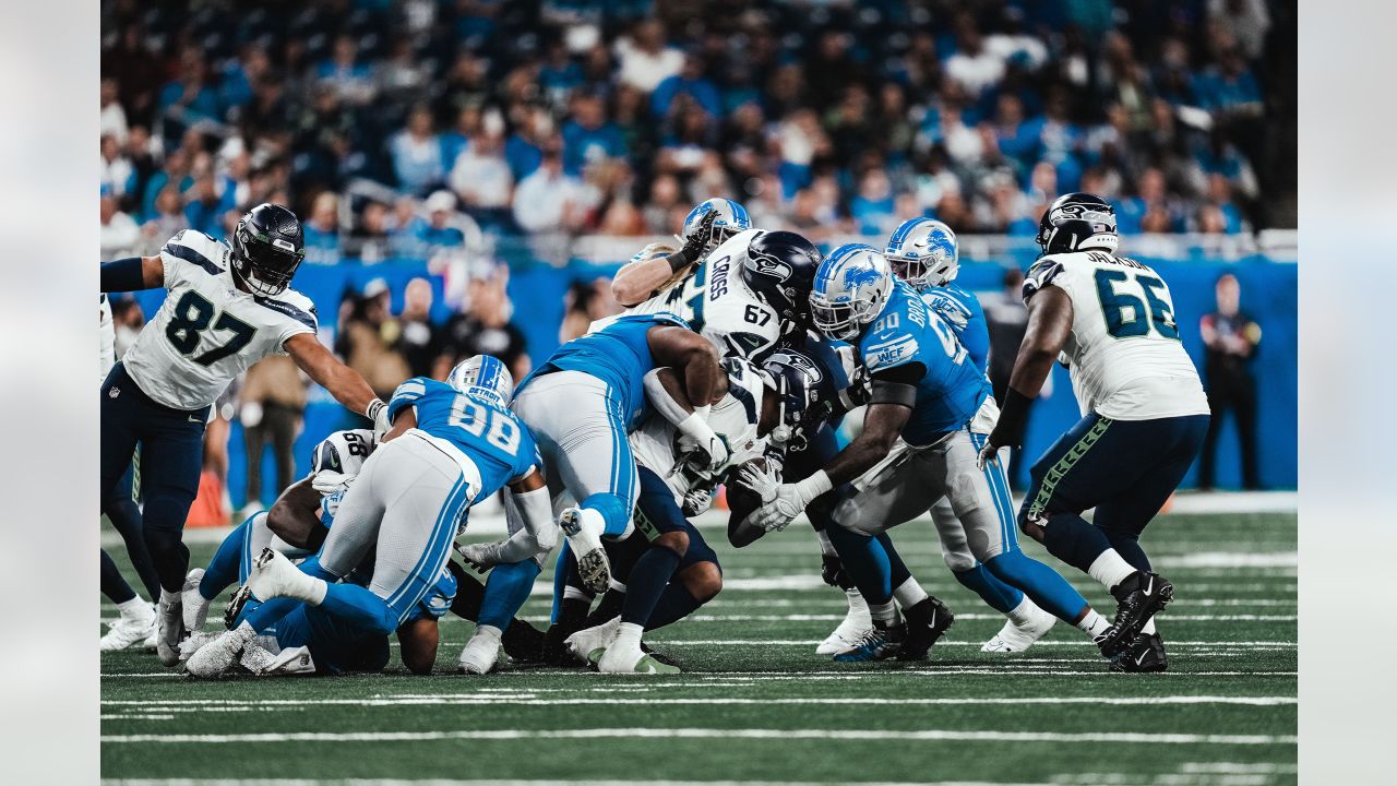 Detroit Lions tight end T.J. Hockenson (88) runs the ball against the  Seattle Seahawks during an NFL football game, Sunday, Oct. 2, 2022, in  Detroit. (AP Photo/Rick Osentoski Stock Photo - Alamy