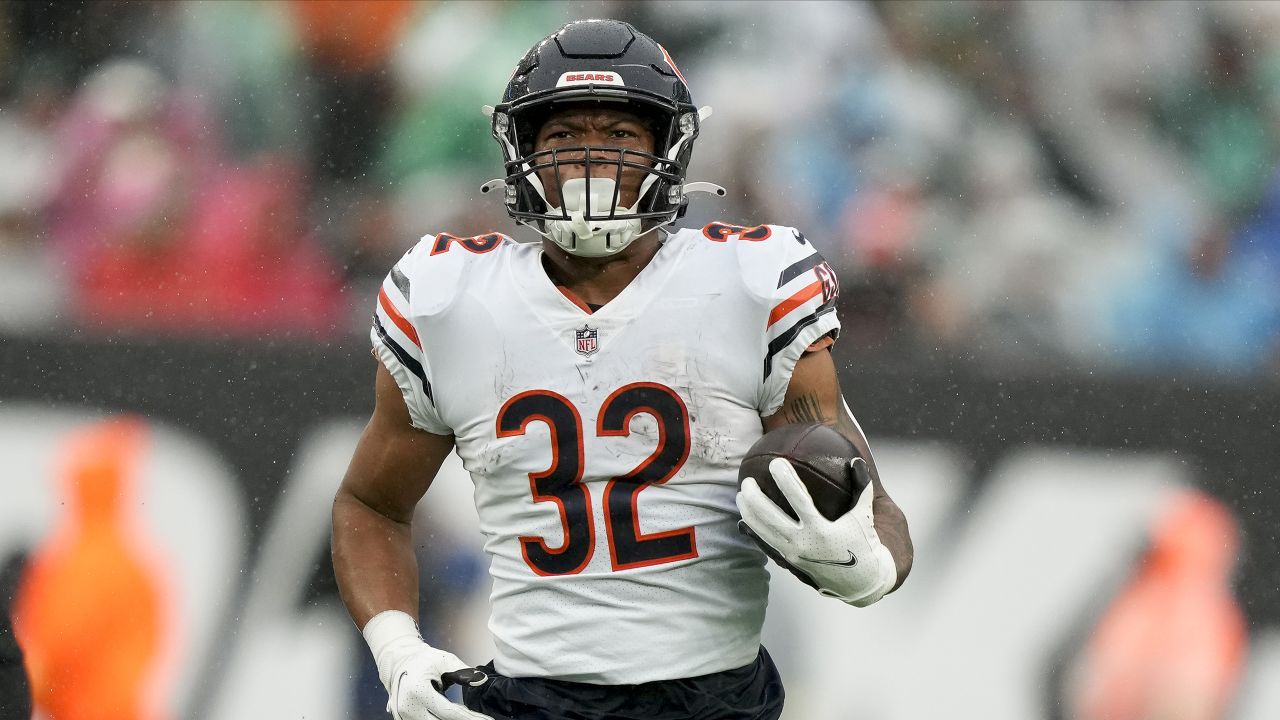 November 6, 2022: Chicago Bears 32 David Montgomery runs past