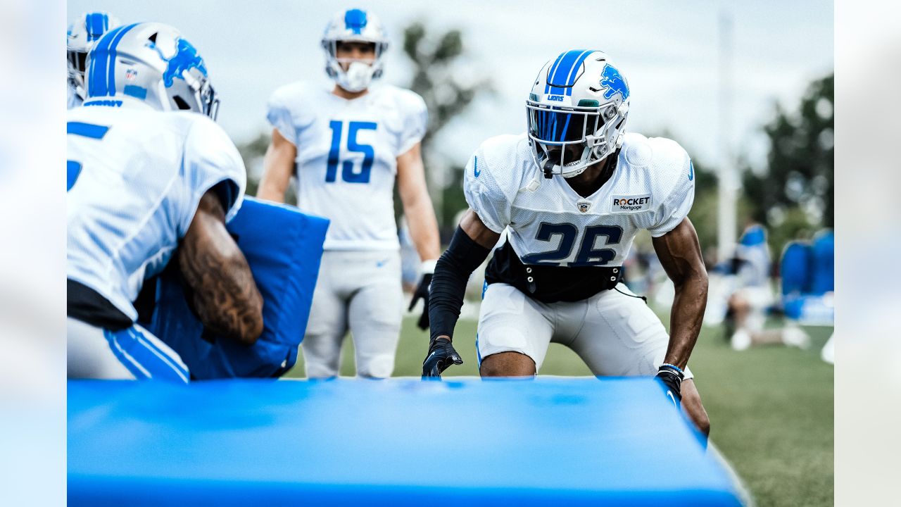 Detroit Lions shaking up LB rotation, more Derrick Barnes in store