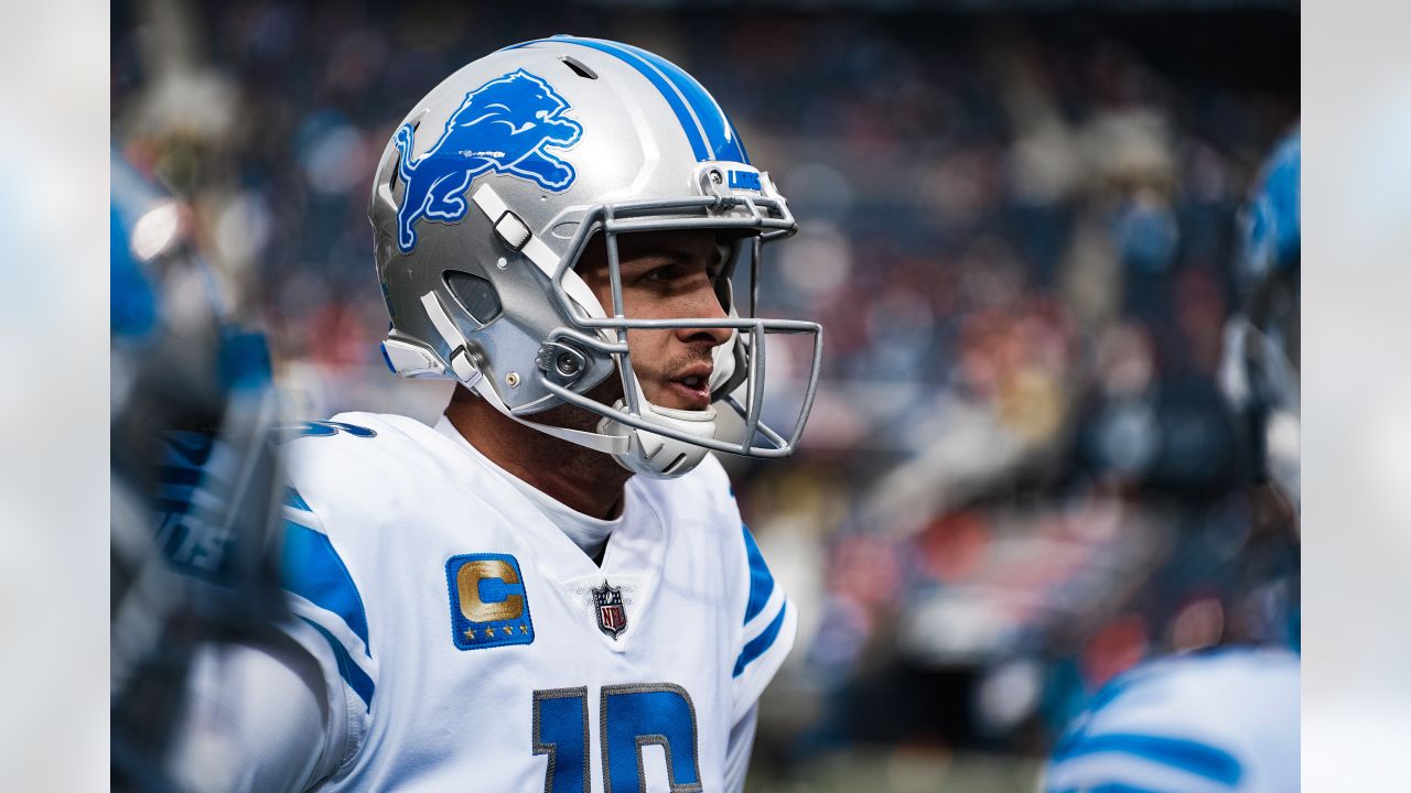 November 13, 2022: Chicago Bears #33 Jaylon Johnson tackles Lions #11 Kalif  Raymond during a game against the Detroit Lions in Chicago, IL. Mike  Wulf/CSM/Sipa USA(Credit Image: © Mike Wulf/Cal Sport Media/Sipa