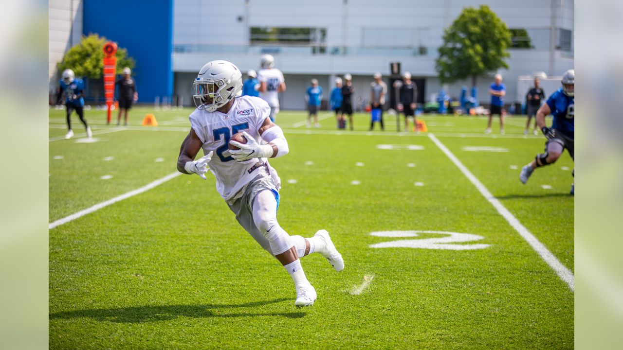 Detroit Lions running back Jonathan Williams (36) walks to a punt return  drill during an NFL football training camp practice at their team  headquarters in Allen Park, Mich., on Wednesday, Aug. 26