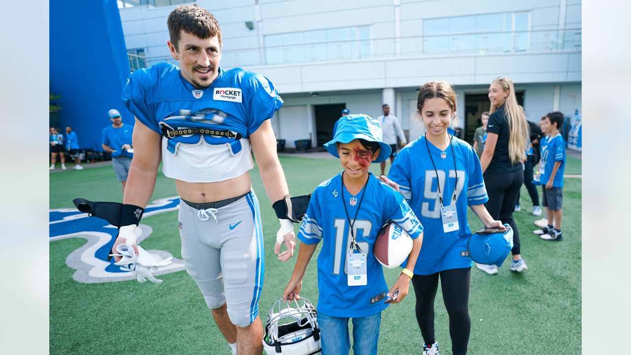 Detroit Lions linebacker Trevor Nowaske runs a drill during an NFL