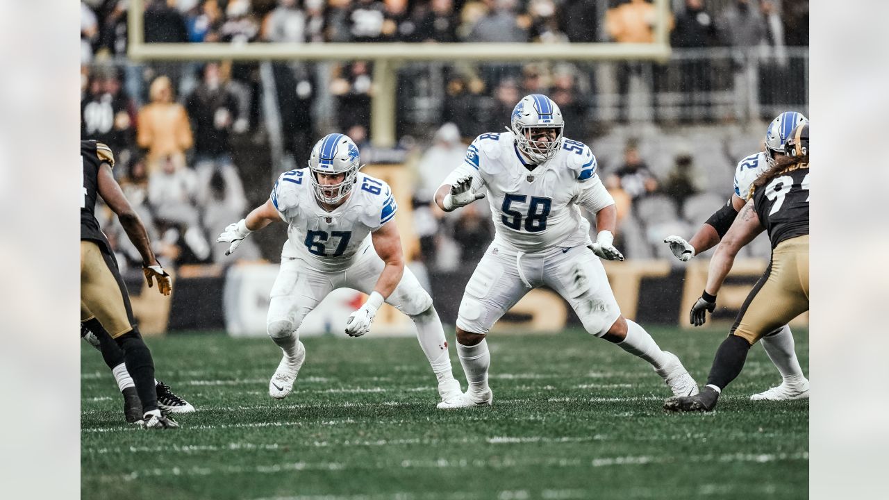 Ridiculous' Penei Sewell moves back to right tackle for Detroit Lions 