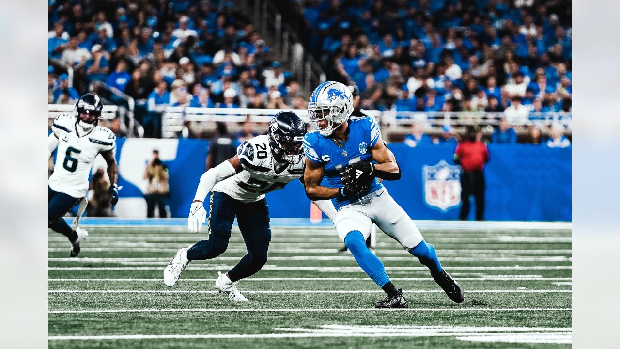 Amon-Ra St. Brown injury: Lions WR suffers leg/ankle injury in