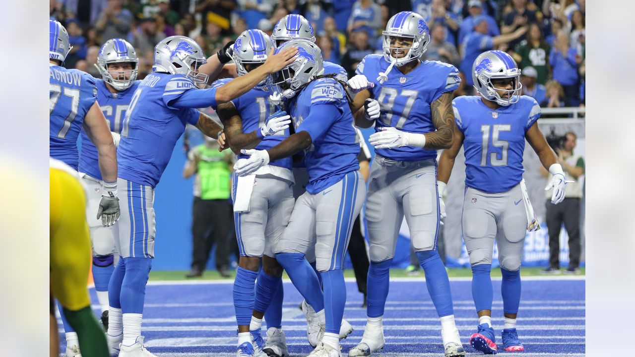 Detroit Lions running back LeGarrette Blount (29) celebrates his