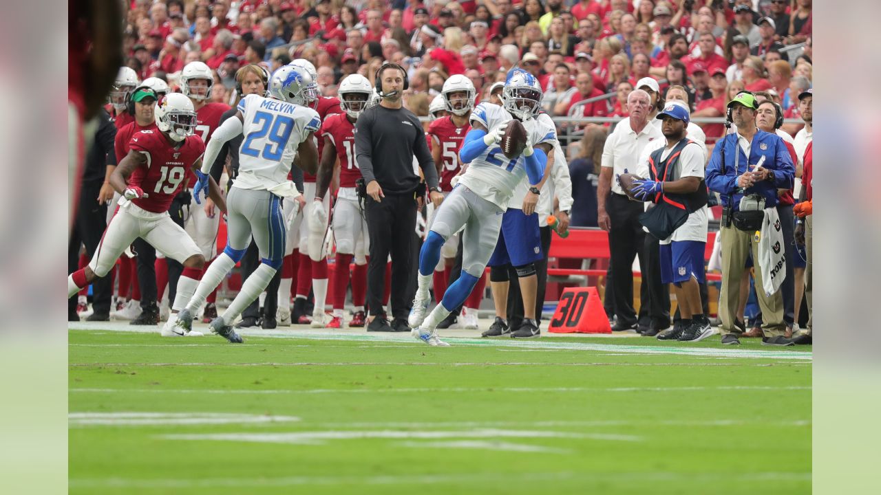 Detroit Lions defensive back Tracy Walker intercepts a pass