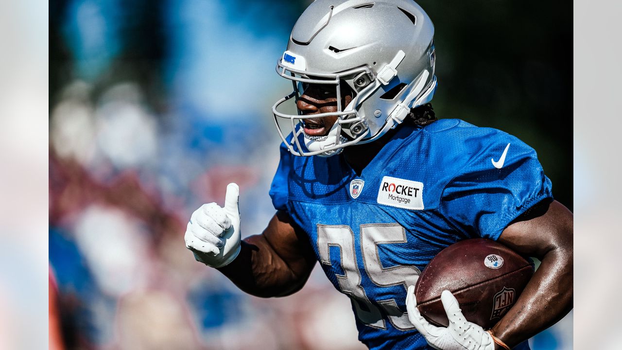 Due to travel snafu, Detroit Lions are forced to practice without helmet  decals – SportsLogos.Net News