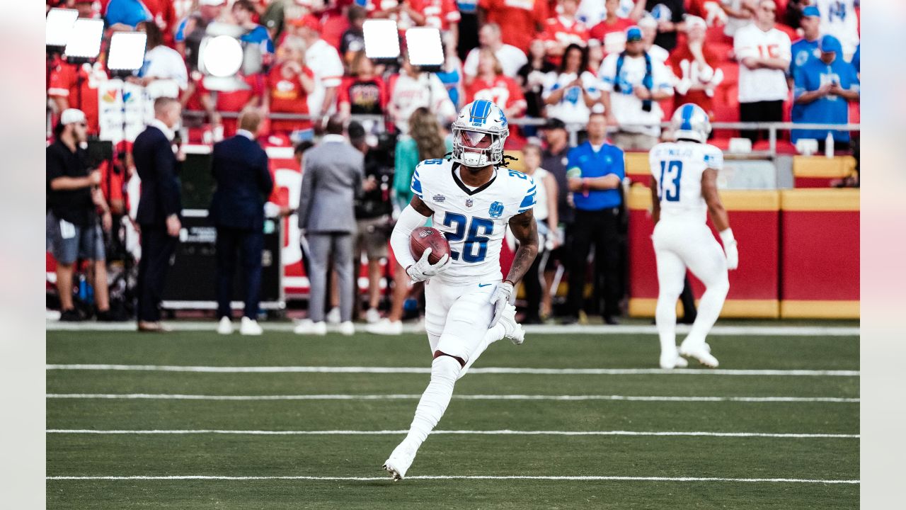 Detroit Lions running back Jahmyr Gibbs (26) warms up before the