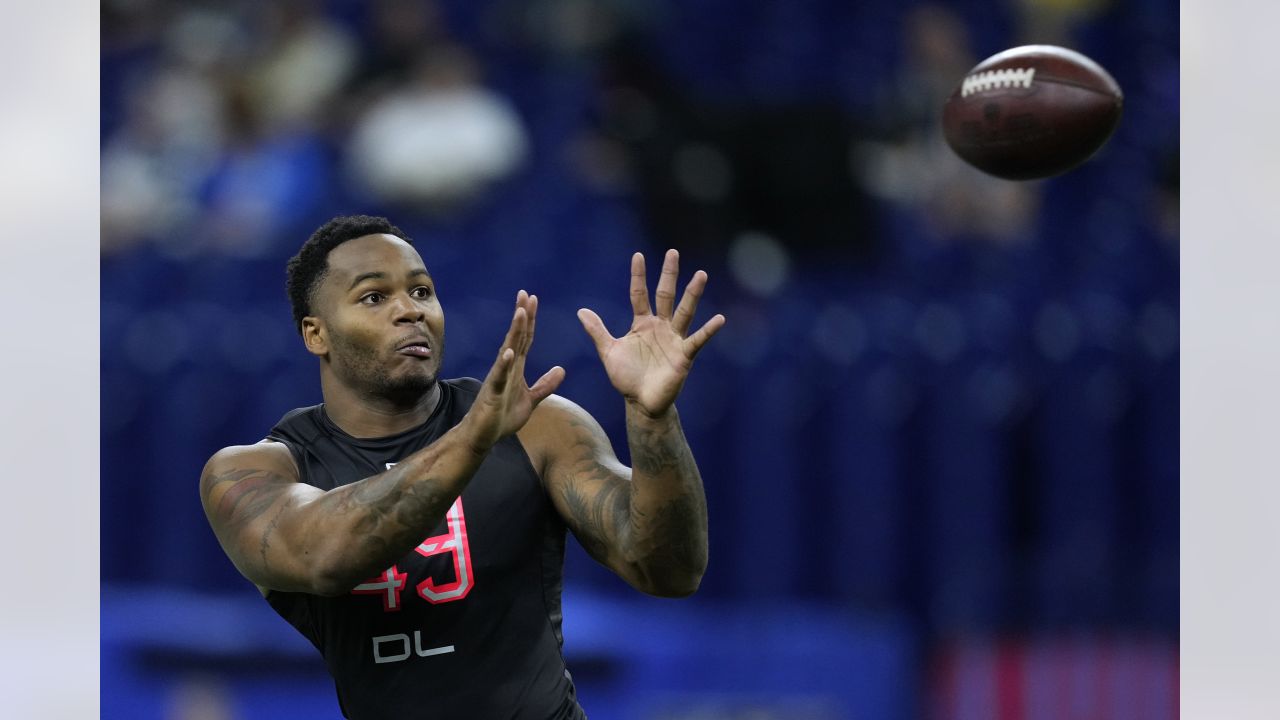 Georgia Tech defensive back Juanyeh Thomas runs the 40-yard dash at the NFL  football scouting combine, Sunday, March 6, 2022, in Indianapolis. (AP  Photo/Charlie Neibergall Stock Photo - Alamy