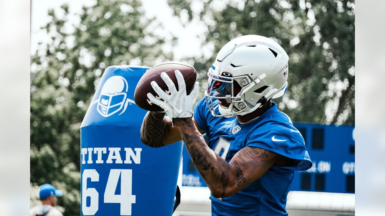 Detroit, USA. 13th Sep, 2020. DETROIT, MI - SEPTEMBER 13: Detroit Lions S  Will Harris (25) leaps over a fallen Detroit Lions CB Amani Oruwariye (24)  in an effort to tackle Chicago