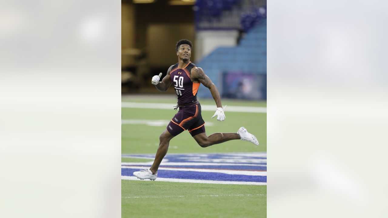 University of Charleston defensive end John Cominsky runs an official 4.69  40-yard dash at 2019 NFL Combine