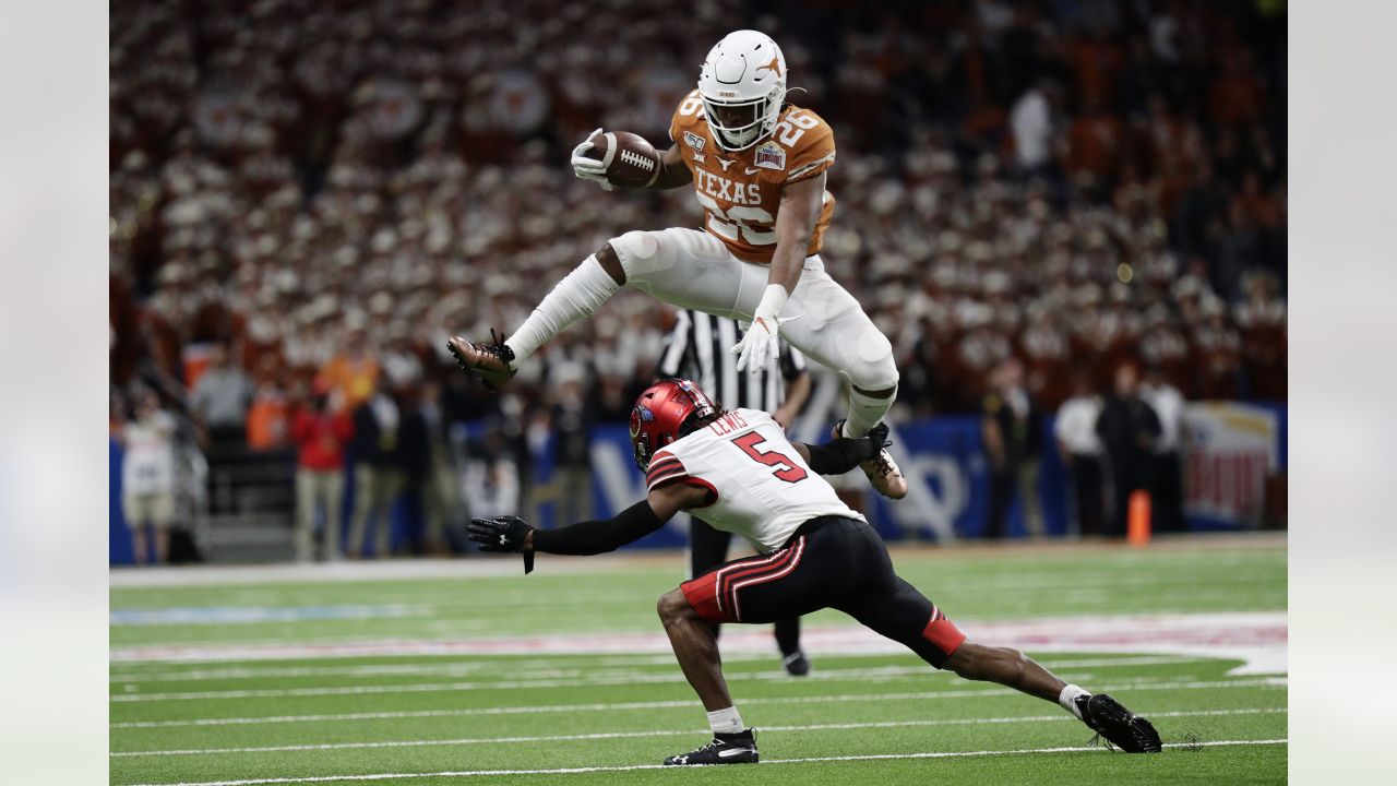 Texas' Keaontay Ingram (26) runs for a touchdown against Kansas State  during the second half of an NCAA college football game in Austin, Texas,  Saturday, Nov. 9, 2019. (AP Photo/Chuck Burton Stock