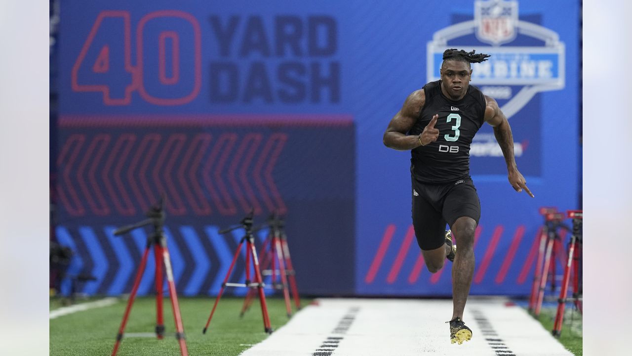 Linebacker Troy Andersen runs an official 4.42-second 40-yard dash at the  2022 combine