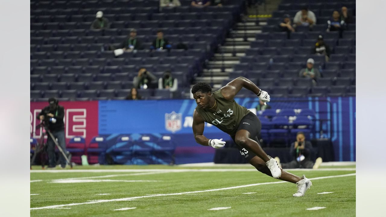 Eastern Michigan Eagles EDGE Jose Ramirez runs the 40-yard dash at the 2023  NFL Scouting Combine