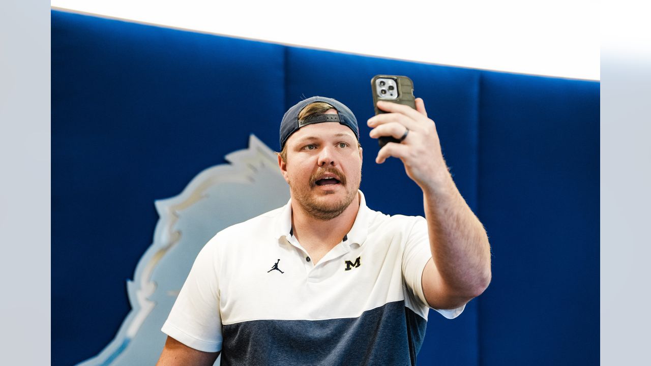 Keegan-Michael Key announces the Detroit Lions 46th pick during the 2022  NFL Draft on Friday, April 29, 2022, in Las Vegas. (AP Photo/Doug Benc  Stock Photo - Alamy