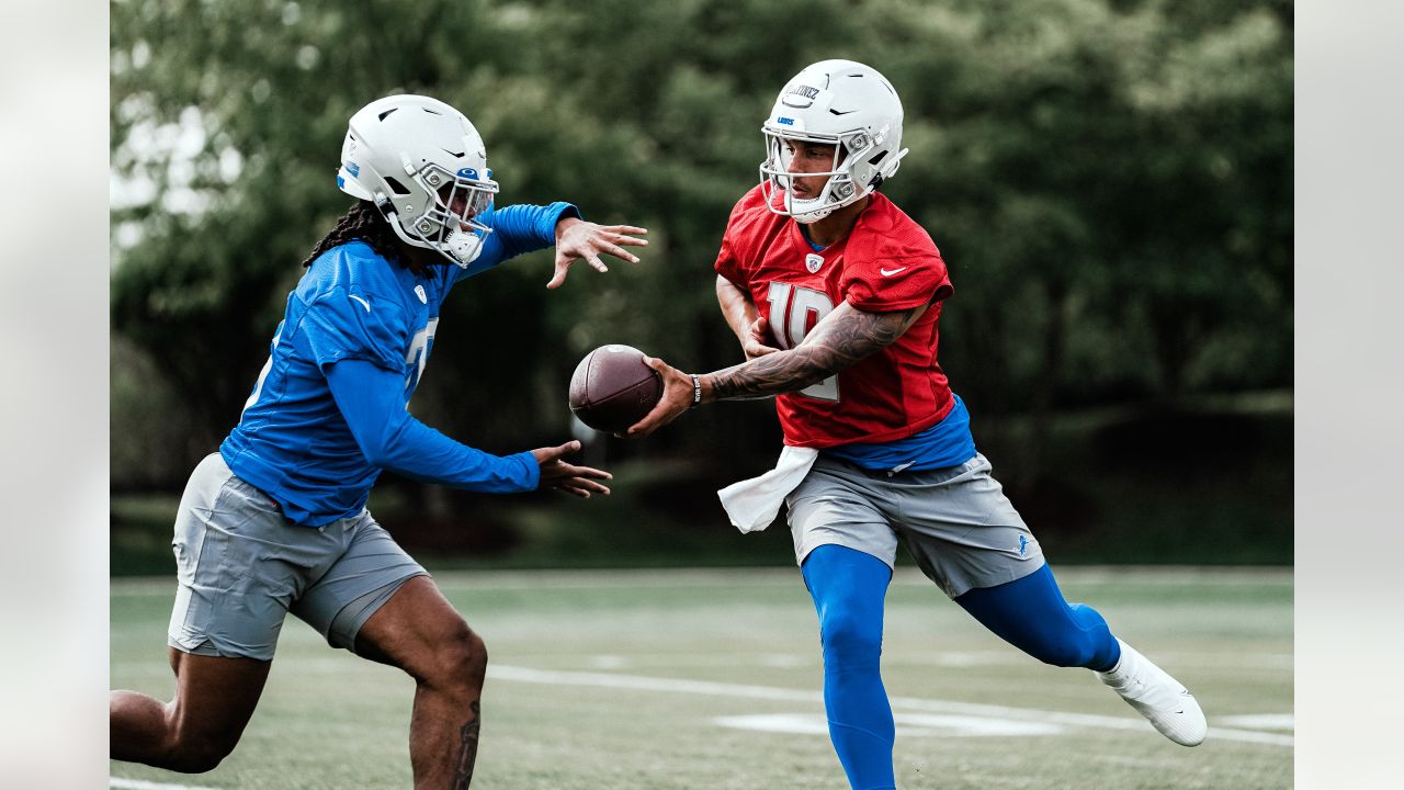 Detroit Lions quarterback Adrian Martinez (18) keeps the ball