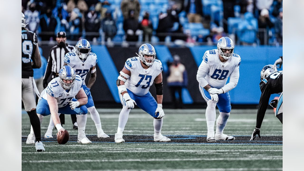 Charlotte, NC USA; Carolina Panthers running back D'Onta Foreman (33) runs  with the ball against the Detroit Lions during an NFL game at Bank of Ameri  Stock Photo - Alamy