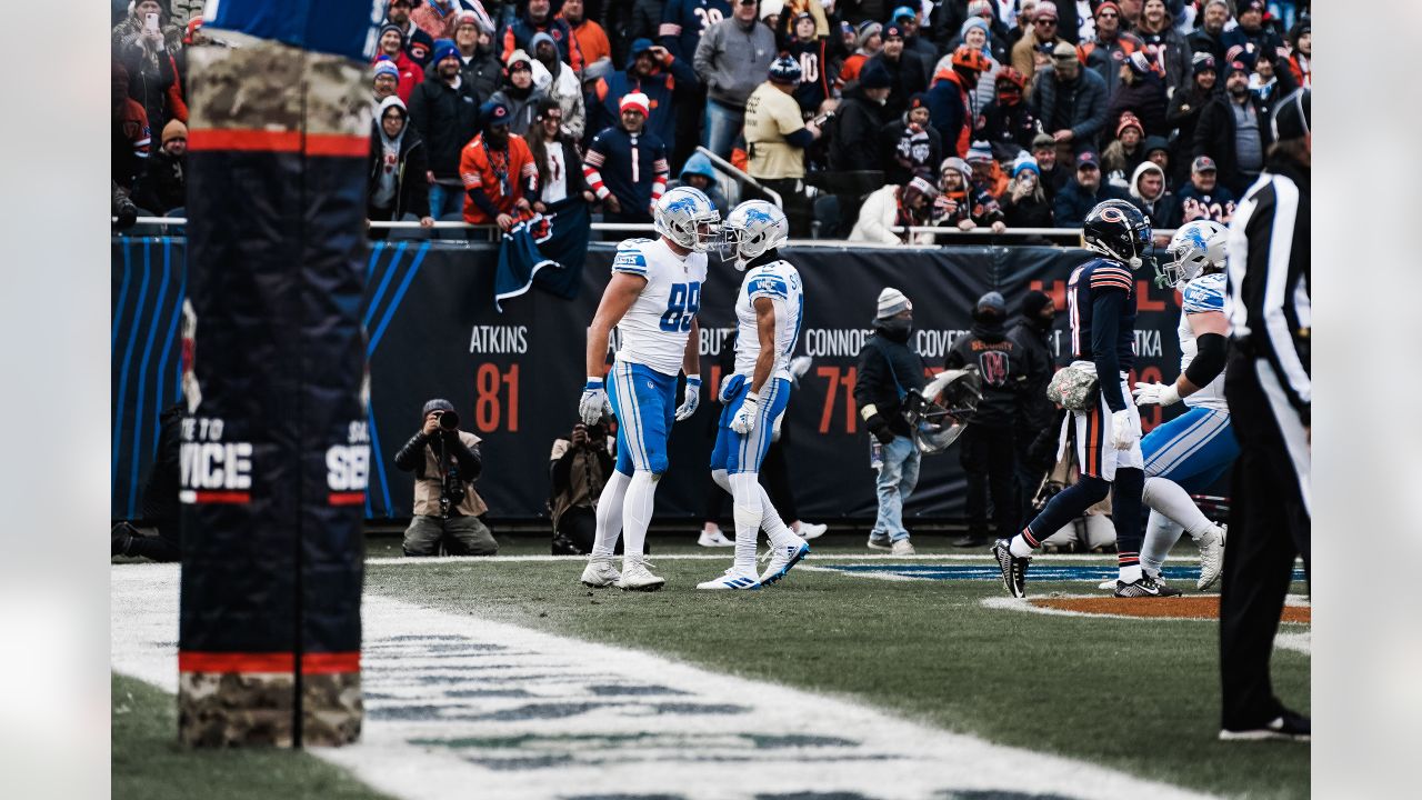 November 13, 2022: Chicago Bears #33 Jaylon Johnson tackles Lions #11 Kalif  Raymond during a game against the Detroit Lions in Chicago, IL. Mike  Wulf/CSM/Sipa USA(Credit Image: © Mike Wulf/Cal Sport Media/Sipa