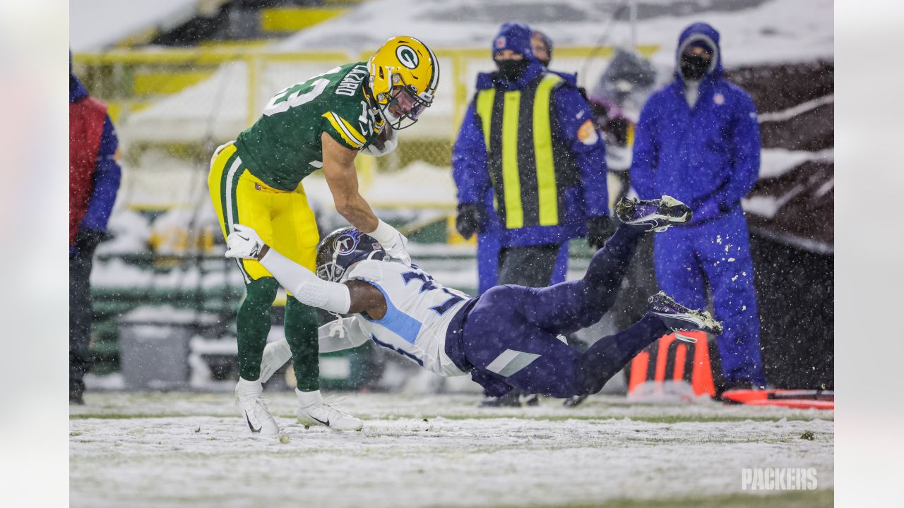 Derrick Henry was again Titans' lethal weapon, beating Packers 27-17 at a  freezing Lambeau Field