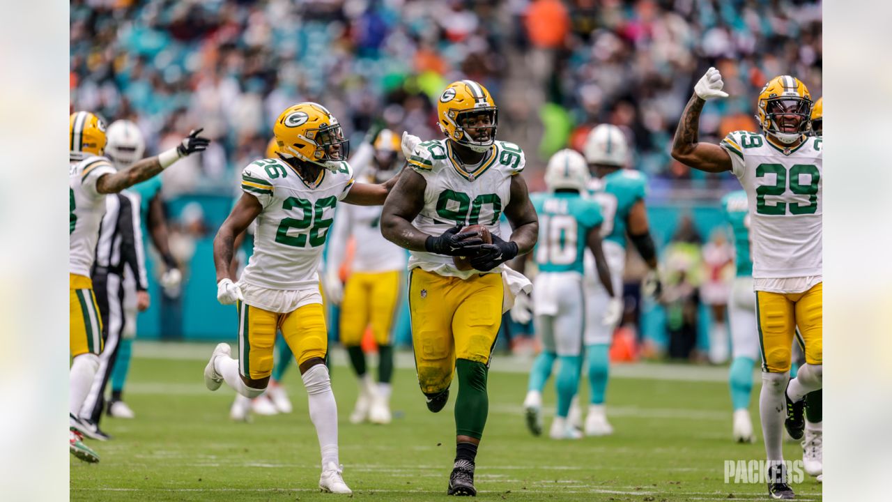 Flurry of fourth-quarter INTs key Packers' Christmas win