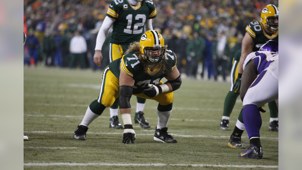 Josh Sitton Takes His Place In The Green Bay Packers NFL Hall Of Fame Go  Pack Go T Shirt - Limotees