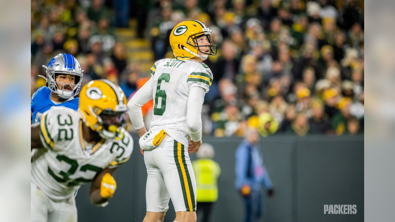 Green Bay Packers wide receiver Allen Lazard catches during pregame of an  NFL football game against the Detroit Lions, Sunday, Nov. 6, 2022, in  Detroit. (AP Photo/Duane Burleson Stock Photo - Alamy