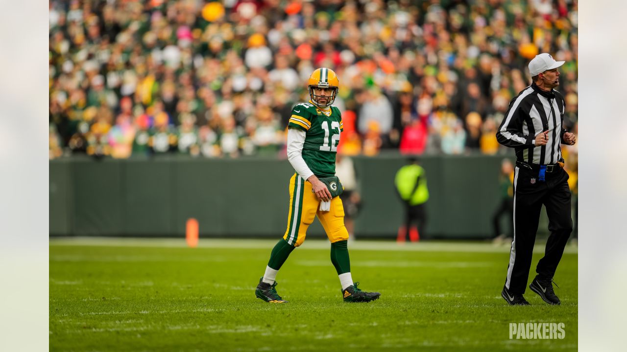 Aaron Rodgers signs bumper contract extension with Green Bay