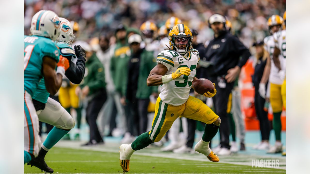 Flurry of fourth-quarter INTs key Packers' Christmas win